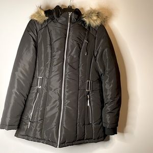 NWOT. Black Hooded Puffer Jacket. Detachable Hood